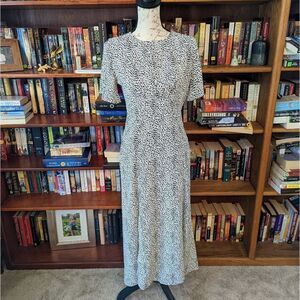 MISGUIDED black and white flutter sleeve midi dress pleated under bust nwt sz 6
